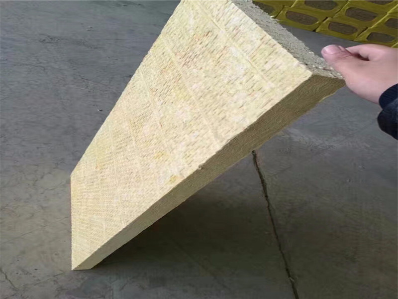 優質巖棉板價格